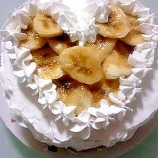 バナナスポンジのデコレーションケーキ